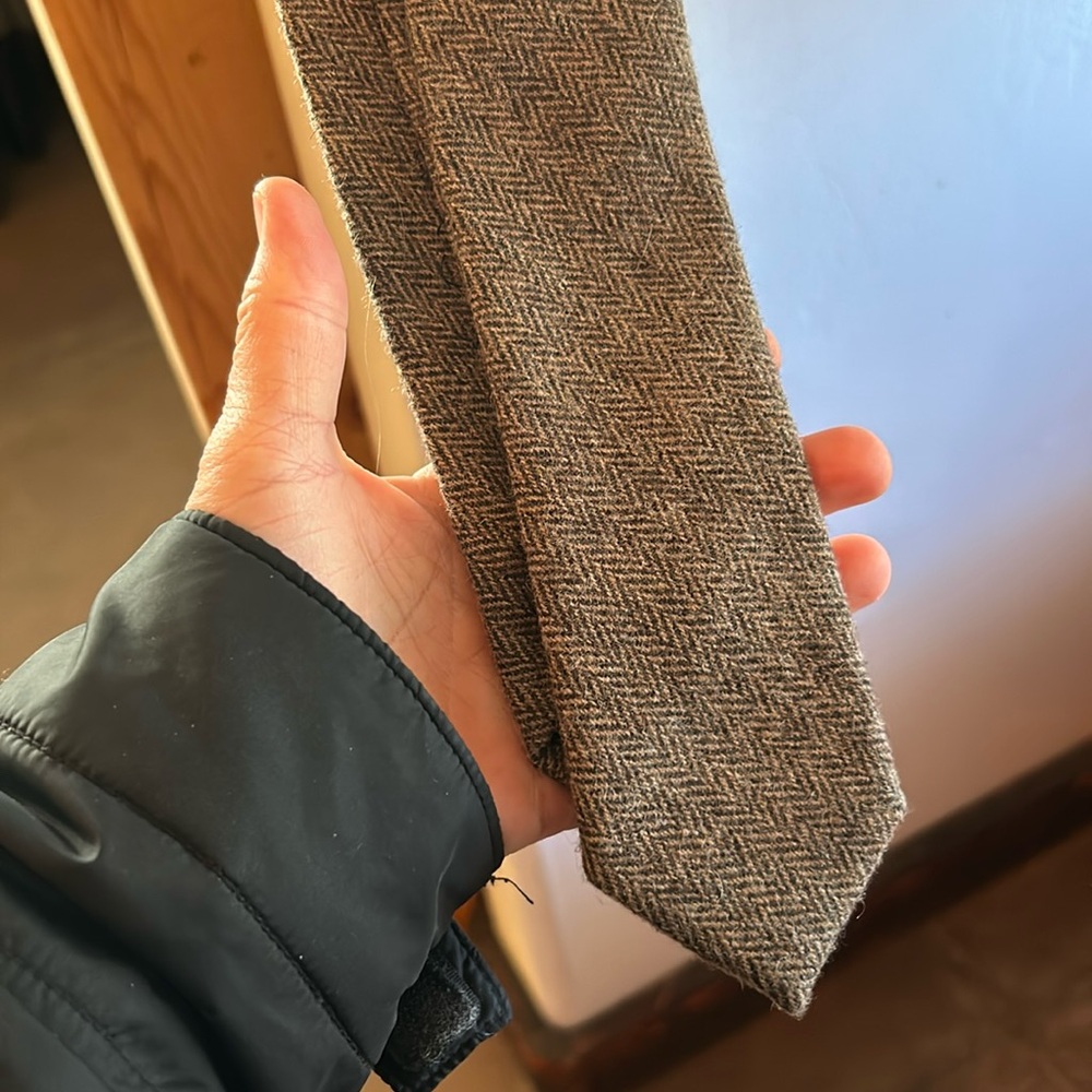 Classic wool neck tie. This pattern/fabric never goes out of style.